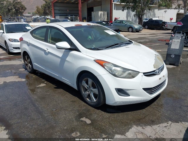 Salvage Hyundai ELANTRA Image