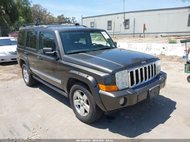 Salvage Jeep Commander Image