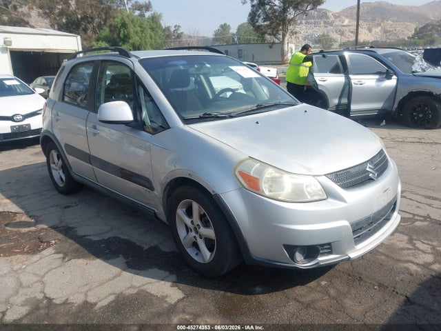 Salvage Suzuki SX4 Image