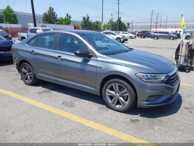 Salvage Volkswagen Jetta Image