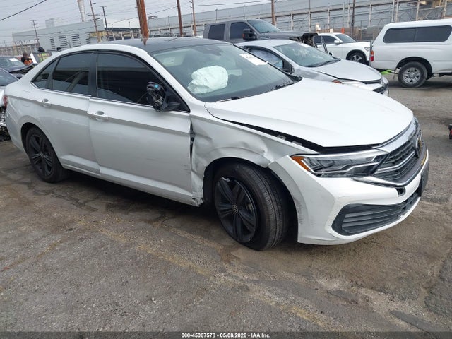 Salvage Volkswagen Jetta Image