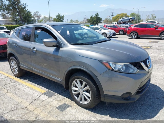 Salvage Nissan Rogue Image