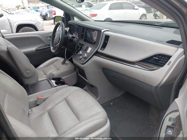 Toyota Sienna Xle Premium 8 Passenger