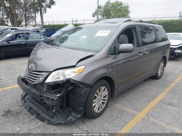 Toyota Sienna Xle Premium 8 Passenger