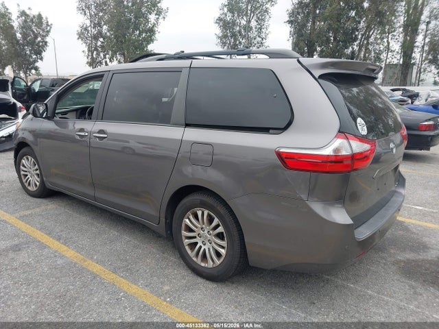 Toyota Sienna Xle Premium 8 Passenger