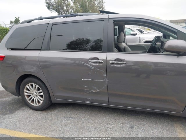 Toyota Sienna Xle Premium 8 Passenger