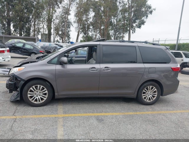 Toyota Sienna Xle Premium 8 Passenger