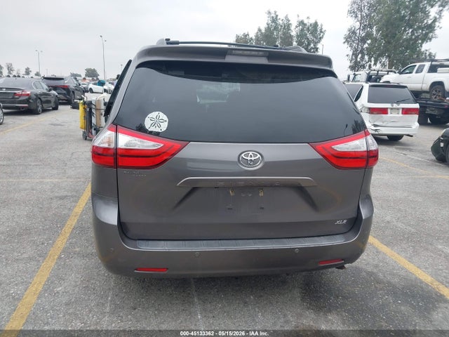 Toyota Sienna Xle Premium 8 Passenger