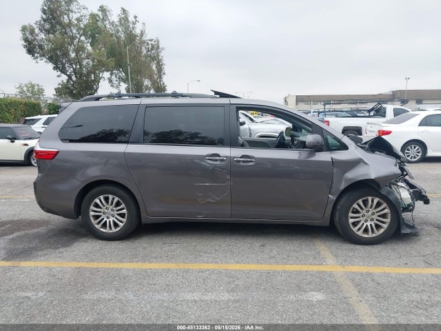 Toyota Sienna Xle Premium 8 Passenger