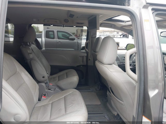 Toyota Sienna Xle Premium 8 Passenger