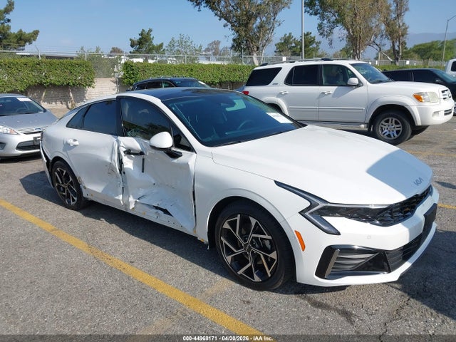 Salvage Kia K5 Image