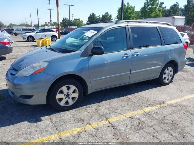 Toyota Sienna Le