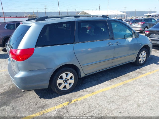 Toyota Sienna Le