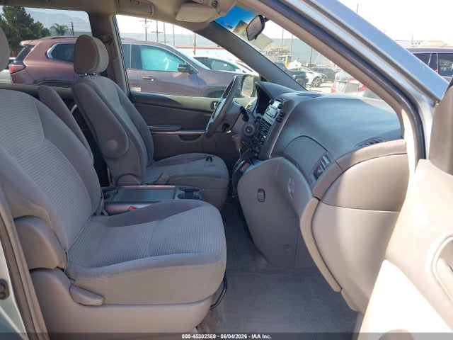 Toyota Sienna Le