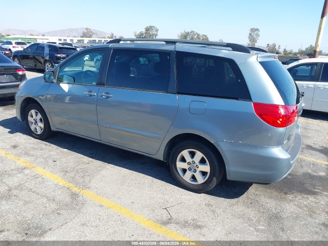 Toyota Sienna Le