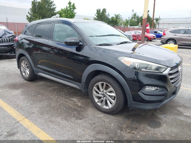 Salvage Hyundai TUCSON Image