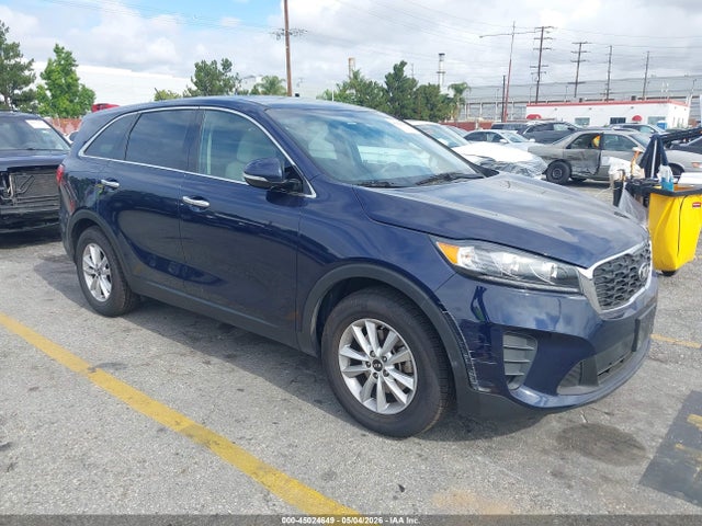 Salvage Kia Sorento Image