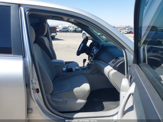 Toyota Highlander Base Plus