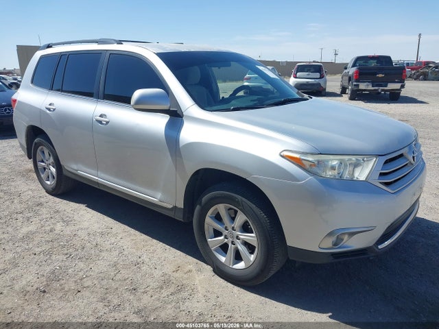 Salvage Toyota Highlander Image