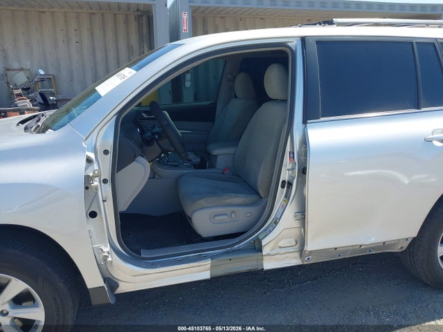 Toyota Highlander Base Plus