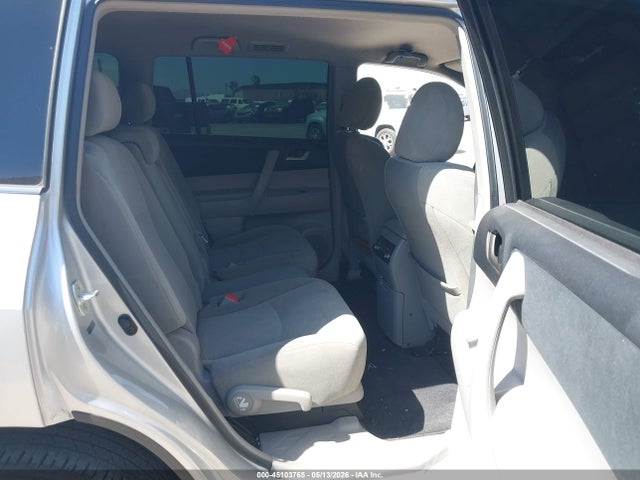 Toyota Highlander Base Plus