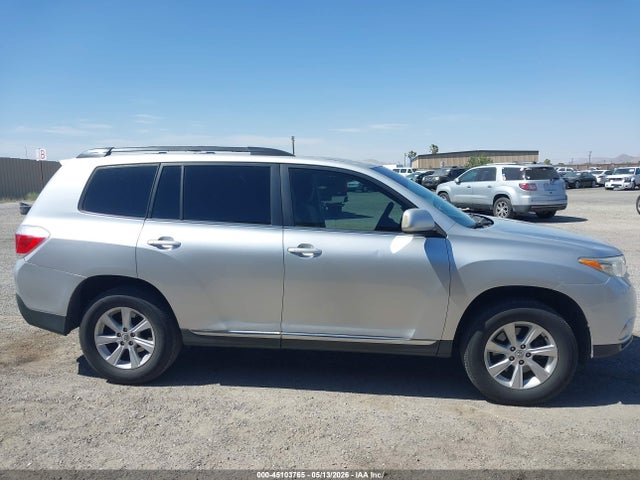 Toyota Highlander Base Plus