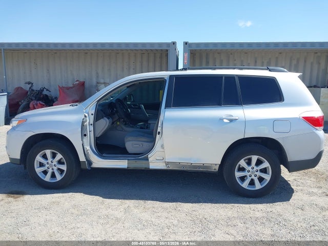 Toyota Highlander Base Plus