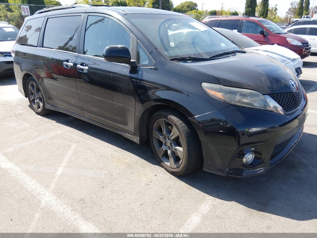 Salvage Toyota Sienna Image