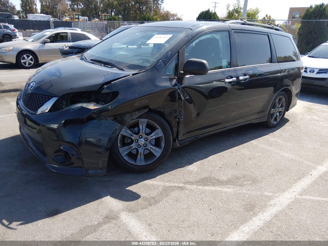 Toyota Sienna Se 8 Passenger