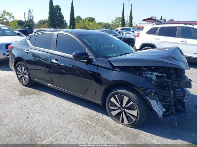 Salvage Nissan Altima Image