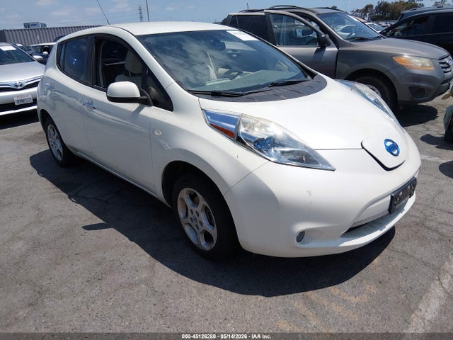 Salvage Nissan LEAF Image