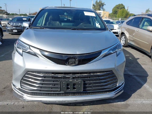 Toyota Sienna Platinum