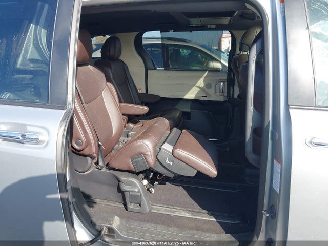 Toyota Sienna Platinum