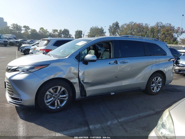 Toyota Sienna Platinum