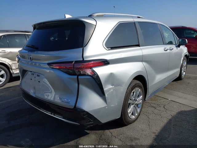 Toyota Sienna Platinum