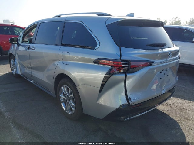 Toyota Sienna Platinum