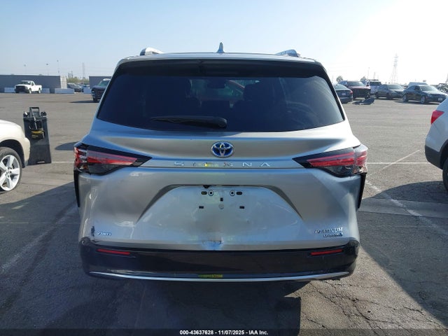Toyota Sienna Platinum