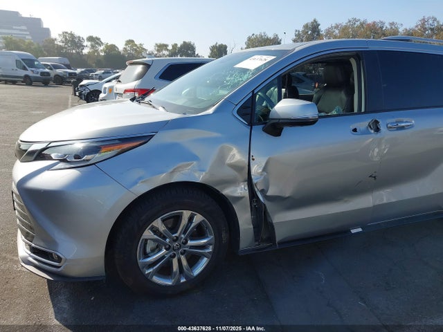 Toyota Sienna Platinum