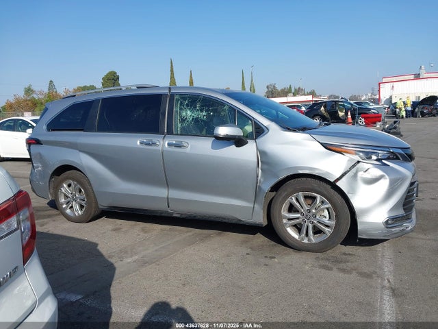 Toyota Sienna Platinum