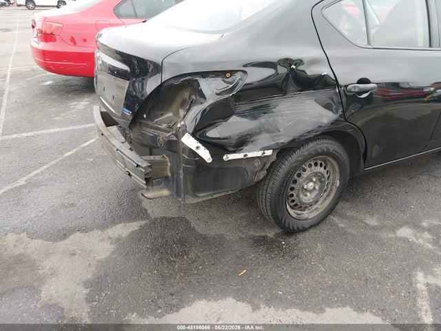 Nissan Versa 1.6 S