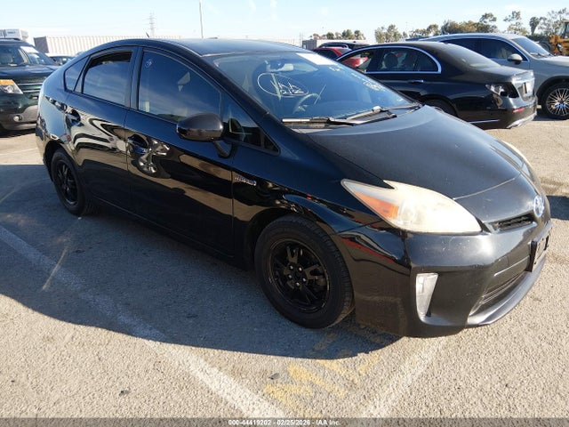 Salvage Toyota Prius Image