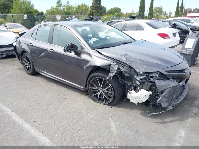 Salvage Toyota Camry Image