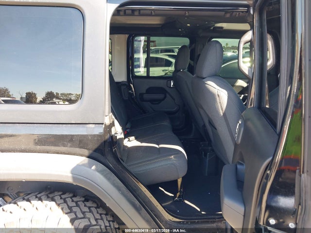 Jeep Wrangler 4-door Willys 4x4