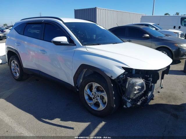 Salvage Hyundai TUCSON Image