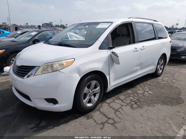 Toyota Sienna Le V6