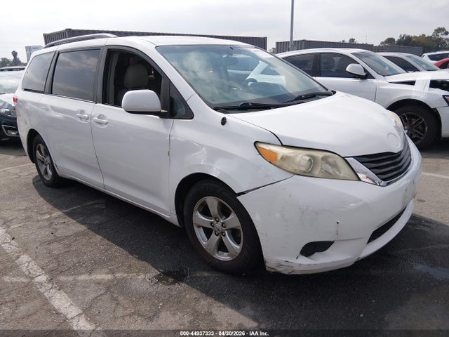Salvage Toyota Sienna Image