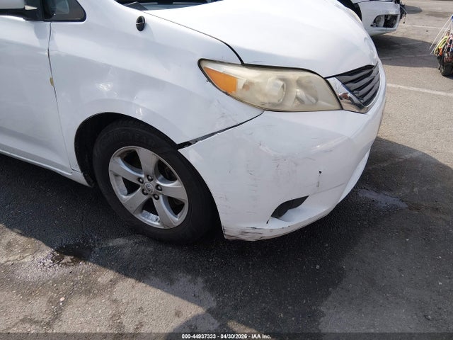 Toyota Sienna Le V6