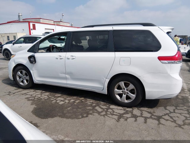 Toyota Sienna Le V6