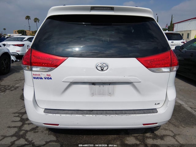 Toyota Sienna Le V6