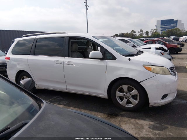 Toyota Sienna Le V6